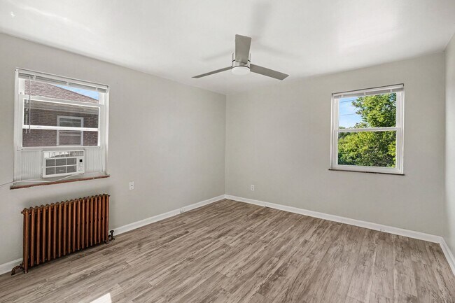 Building Photo - 629 Maple Dr