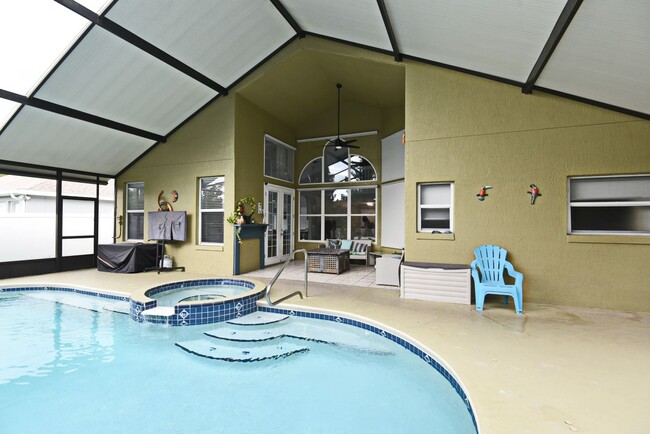 Building Photo - 4 Bedroom 2.5 Bath, Waterford Lakes,  Pool...