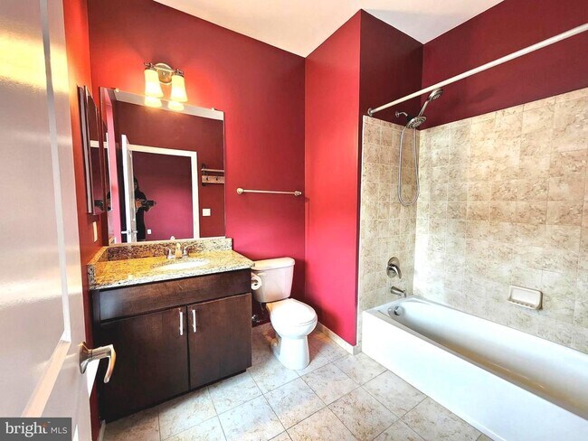 Building Photo - 2610 Sheridan Rd SE