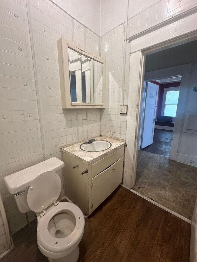 Building Photo - 3 Bed 1 Bath House