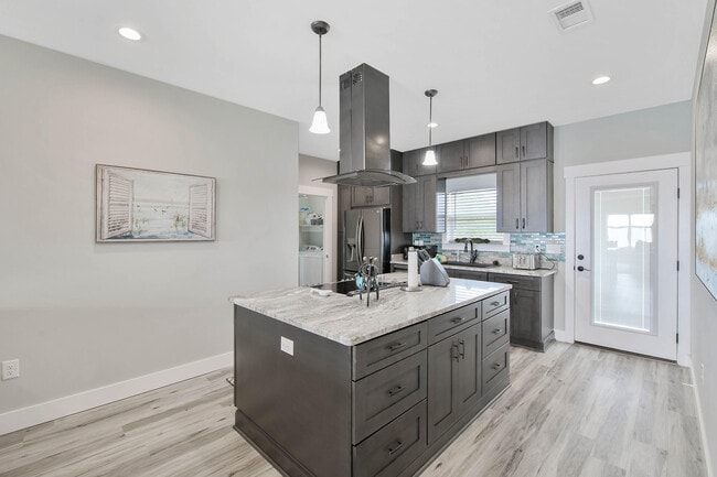 Building Photo - 486 Beatrice Point Rd