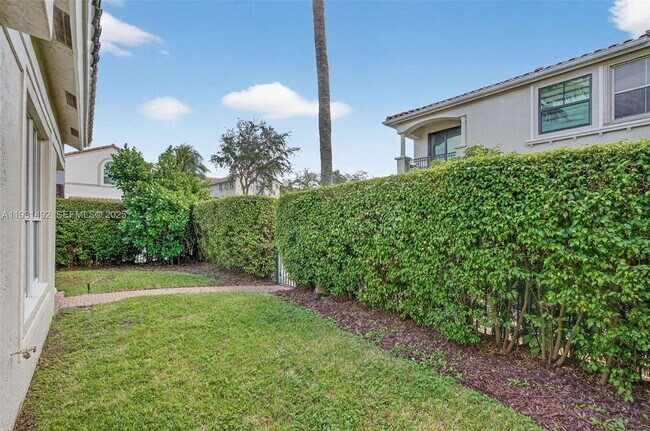 Building Photo - 940 Harbor View N