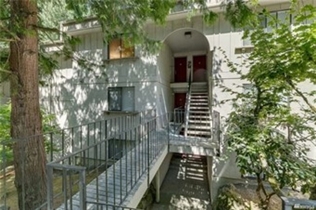 Primary Photo - 1Bd/1Ba Kirkland Condo