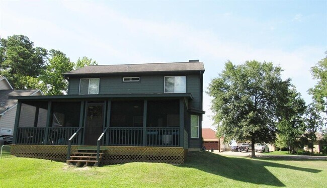 Building Photo - 70 Lakeside Dr