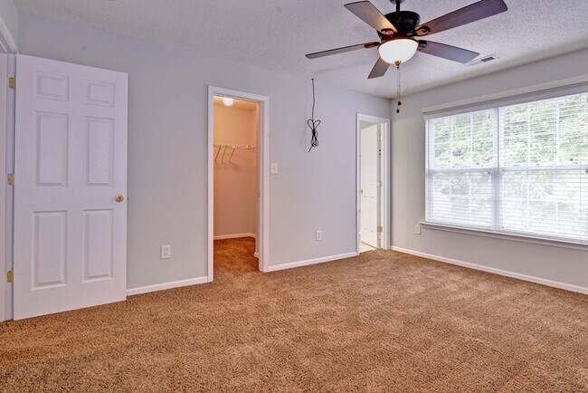 Building Photo - Spacious Duplex in Willow Lakes