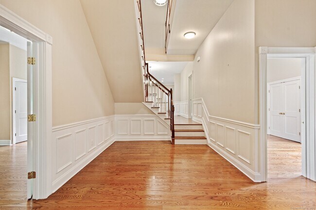 Building Photo - 83 Camp Ave