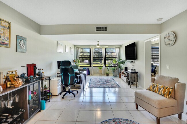 Building Photo - 6037 Balboa Cir