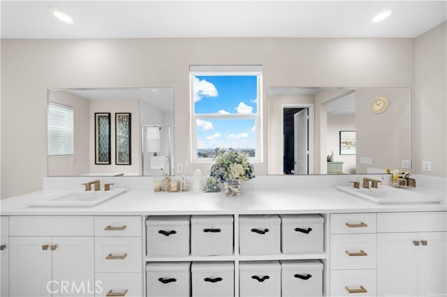 Building Photo - 545 Serrano Summit Dr