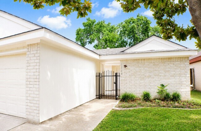 Building Photo - 11118 High Star Dr