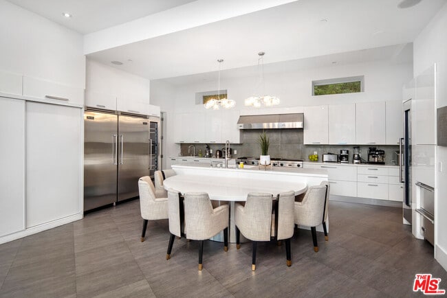 Building Photo - 2666 Hutton Dr