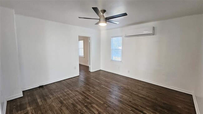 Building Photo - 205 Madison Ave NE