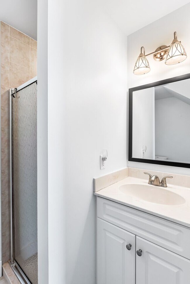 Building Photo - ** COURTYARDS AT QUAIL WOODS ** 2 BED + DEN / 2 BATH - TOWNHOME - NORTH NAPLES - ANNUAL RENTAL