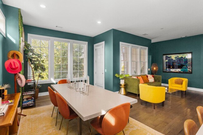 Building Photo - 4 BEDROOM, 5 BATH, 2-CAR GARAGE-