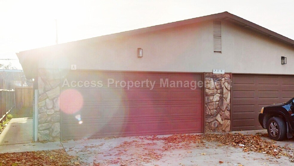 Building Photo - 709 2nd St