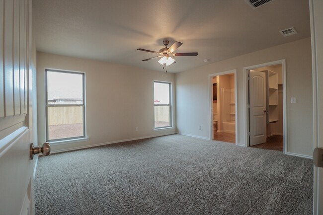 Building Photo - 3bed/2bath Available Now!