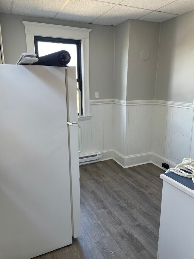 Building Photo - 297 Main St