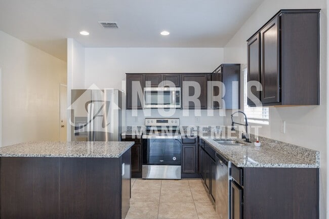 Building Photo - Beautiful Home in Mission Royale