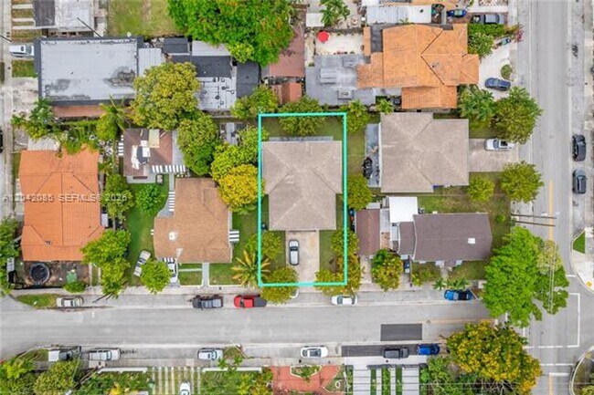 Building Photo - 1029 SW 11th Ave