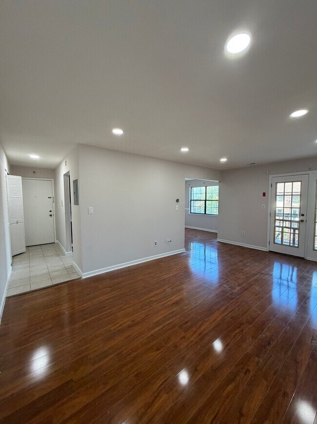 Building Photo - 1409 Green Hollow Dr