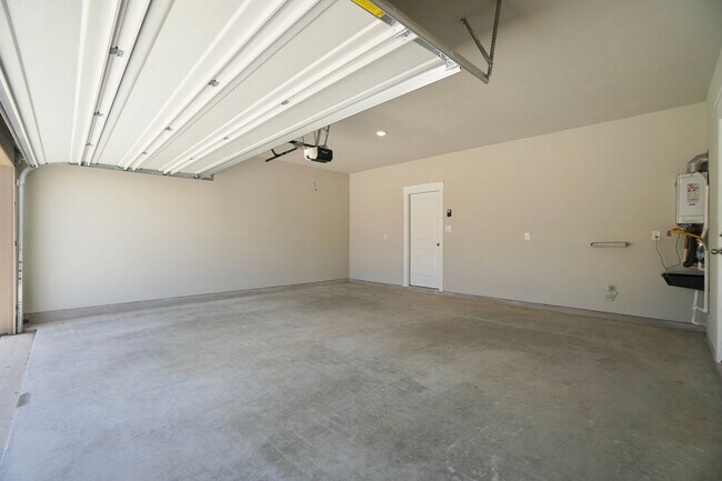 Building Photo - 136 Greinert Dr