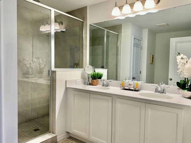 Building Photo - 3 Bed 2,5 Bath Townhouse Davenport