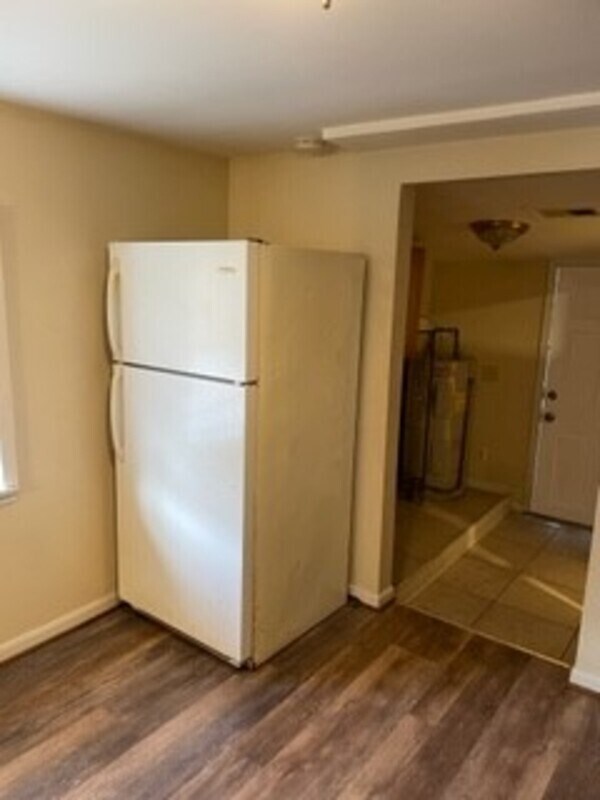 Building Photo - 1127 Lincoln Ave