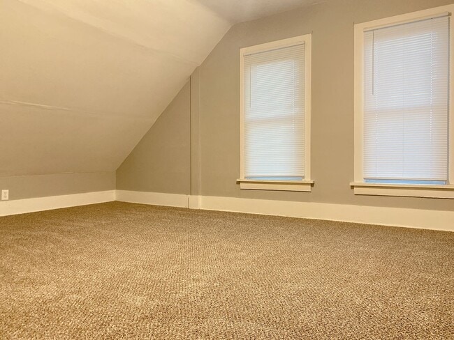 Building Photo - Coming Soon! Updated 4 bed 2 bath house right in the heart of Benson.