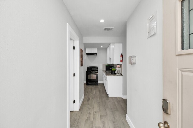 Building Photo - 5435 Pardee St