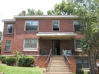 Building Photo - 1 bedroom 1 bath downtown location