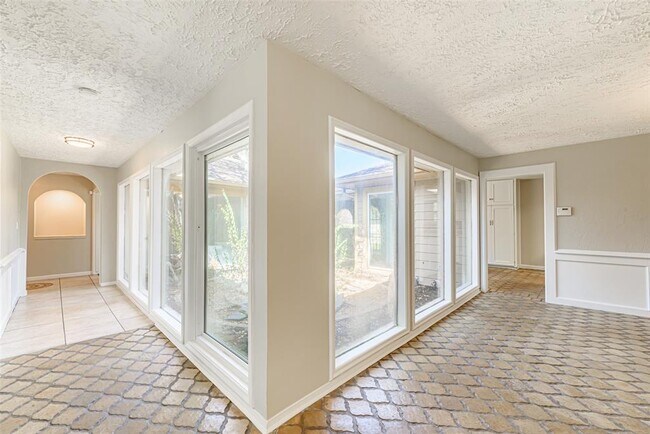 Building Photo - 102 Butlers Ct