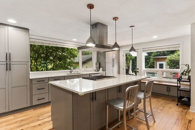 Building Photo - 3Bd/1.5Ba Kirkland Home
