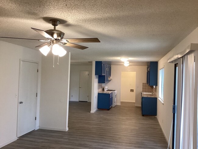 Building Photo - 16385 N D St