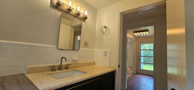 Building Photo - Amazing House with Large Lot in Franklin Village