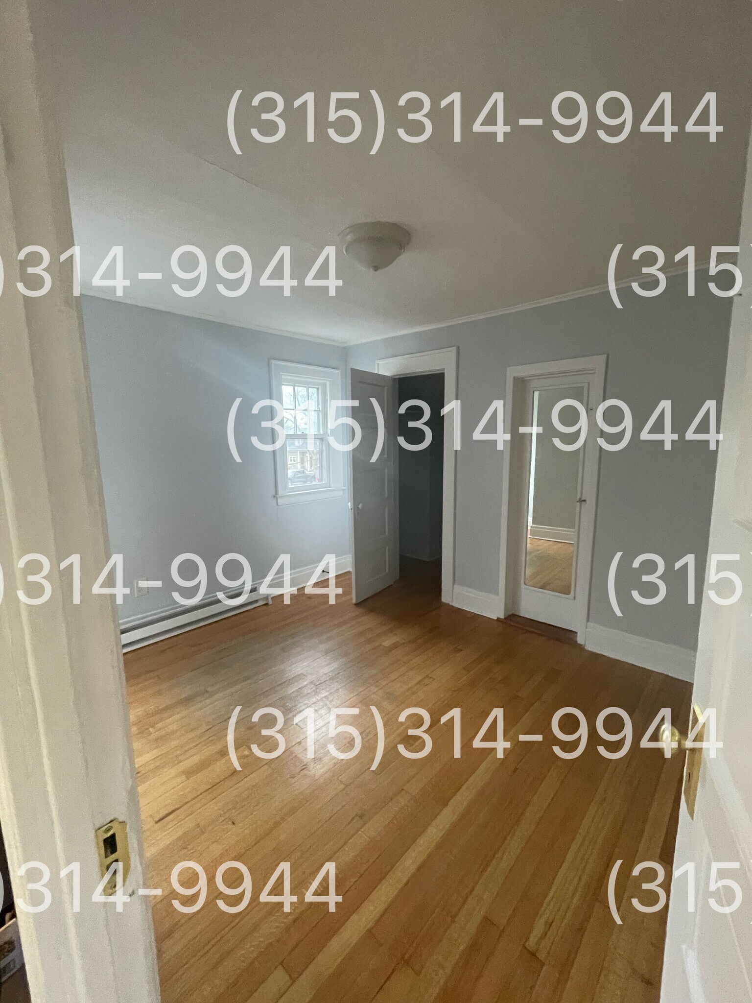 Building Photo - 211 Russell Ave