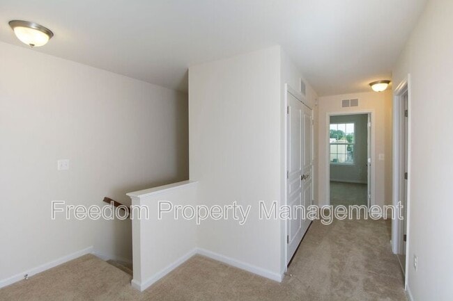 Building Photo - 14894 Mason Creek Cir