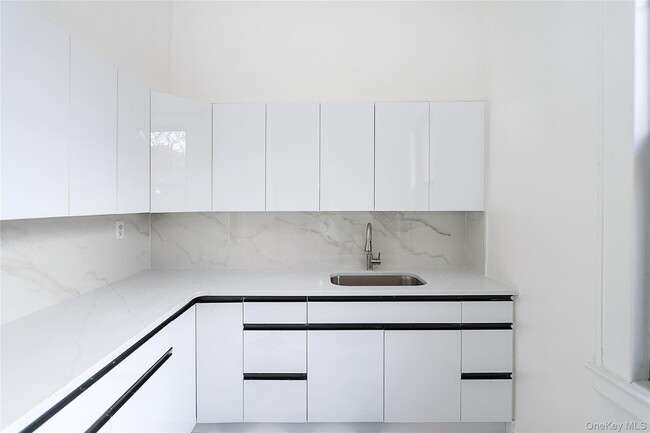 Building Photo - 115-25 Metropolitan Ave