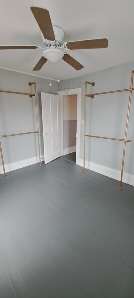 Building Photo - 421 Tazewell Ave