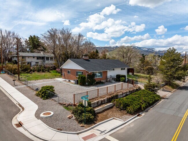 Building Photo - 2315 Armstrong Ln
