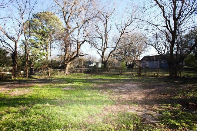 Building Photo - 6509 Tracy Ave