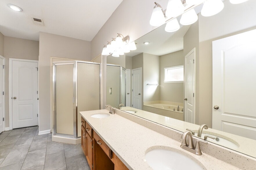 Building Photo - 4485 Nicholas Ln