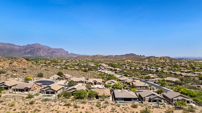 Building Photo - Amazing Home in Gold Canyon backing to Sta...