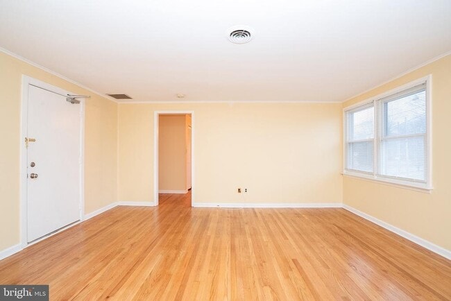 Building Photo - 15 Cranbury Rd