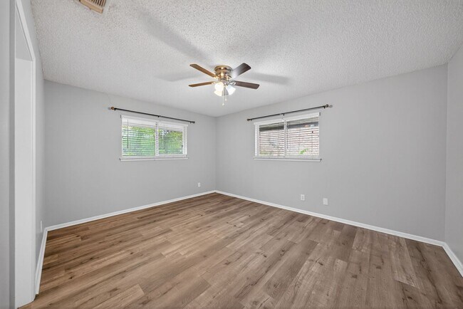 Building Photo - Beautifully refreshed 3-bedroom, 2-bath ranch-style home, located in the sought-after Colonies No...
