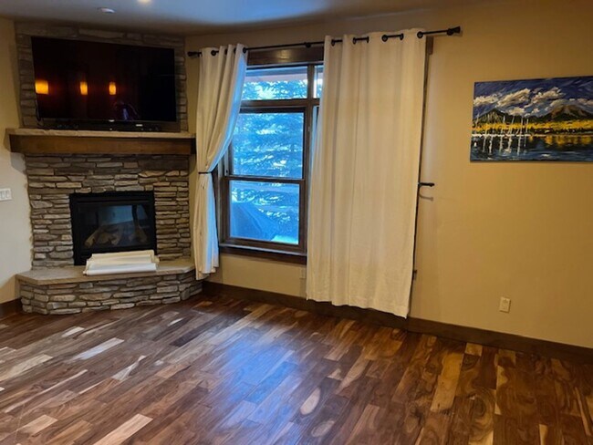 Building Photo - Unfurnished 2 bedroom in Frisco. Walk to Main Street! Garage and private Hot tub!