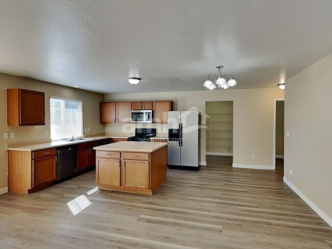 Building Photo - 18908 E 47th Dr