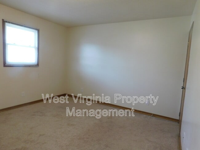 Building Photo - 219 Cardinal Wy
