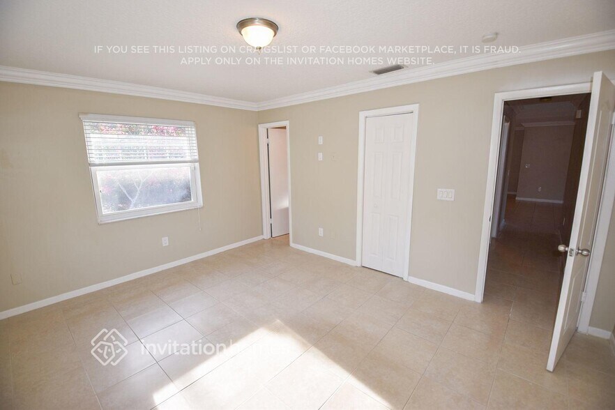 Building Photo - 1231 Essex Dr