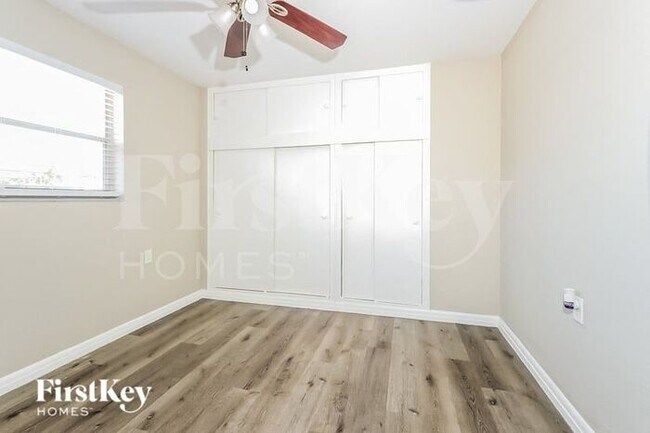 Building Photo - 405 E Gateway Blvd