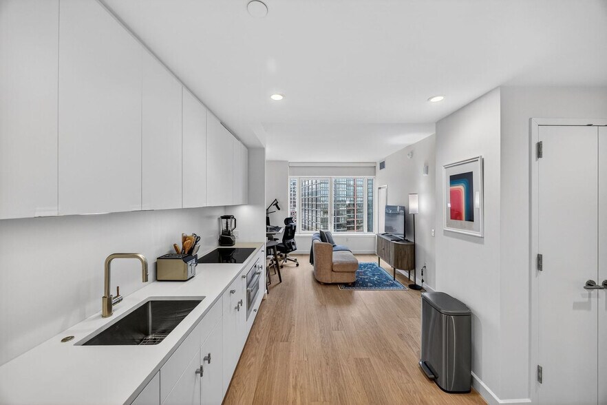 Building Photo - 16 Dupont St