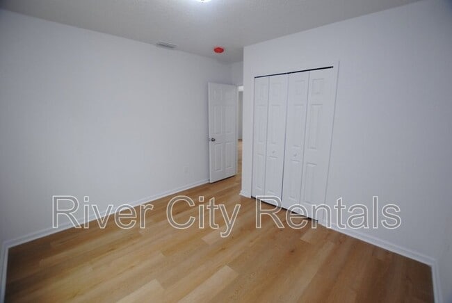 Building Photo - 5621 Overlook Dr E